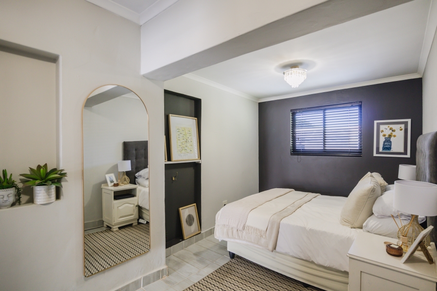 6 Bedroom Property for Sale in Vredehoek Western Cape